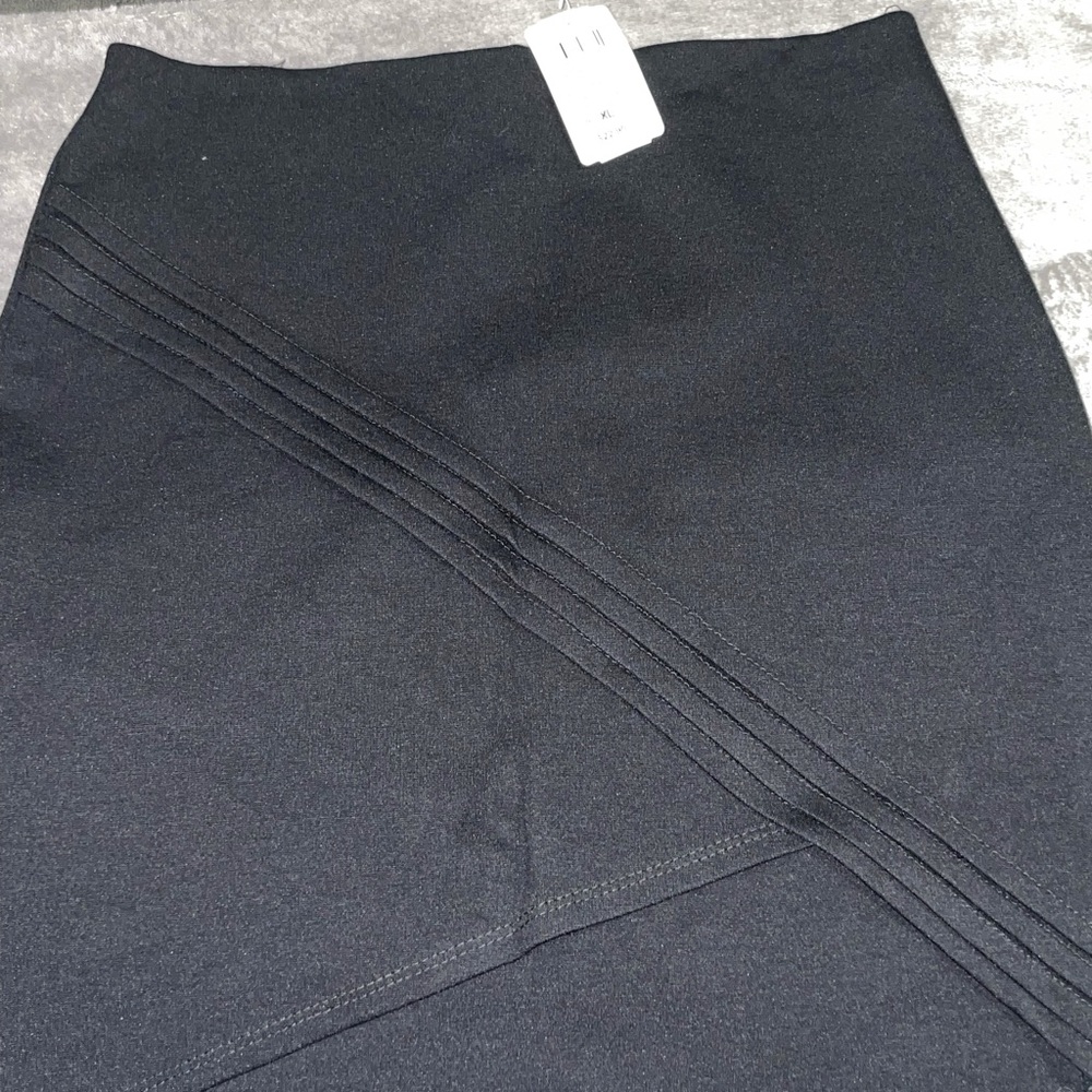 BNWT Black Windsor Skirt